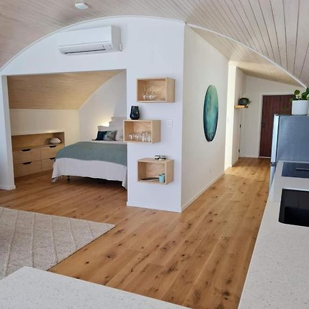 The Boatshed, Luxury Waterfront Accommodation Raglan Exterior photo