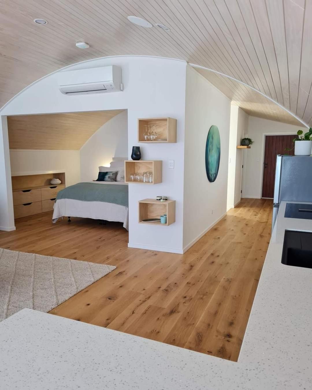 The Boatshed, Luxury Waterfront Accommodation Raglan Exterior photo