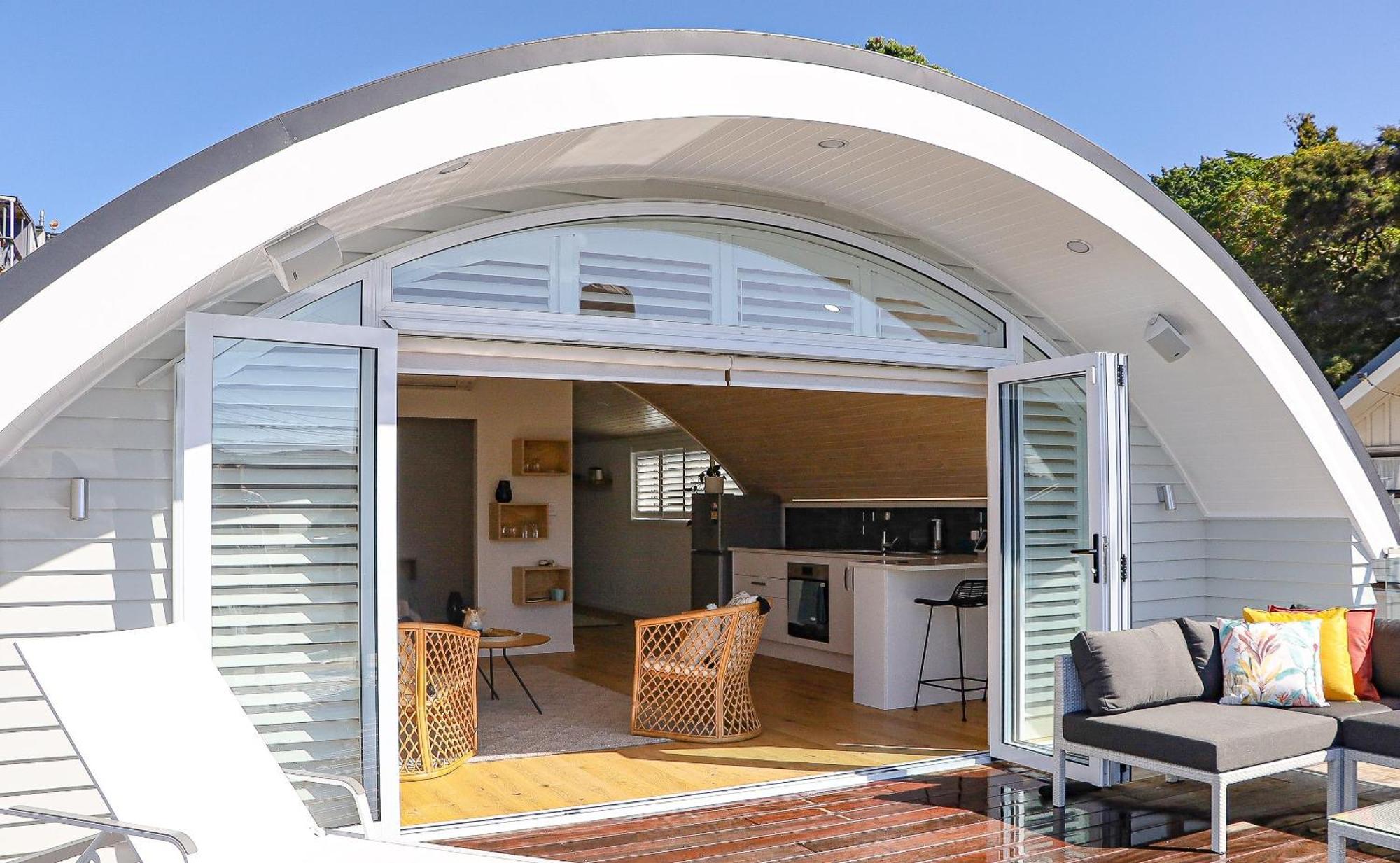 The Boatshed, Luxury Waterfront Accommodation Raglan Exterior photo