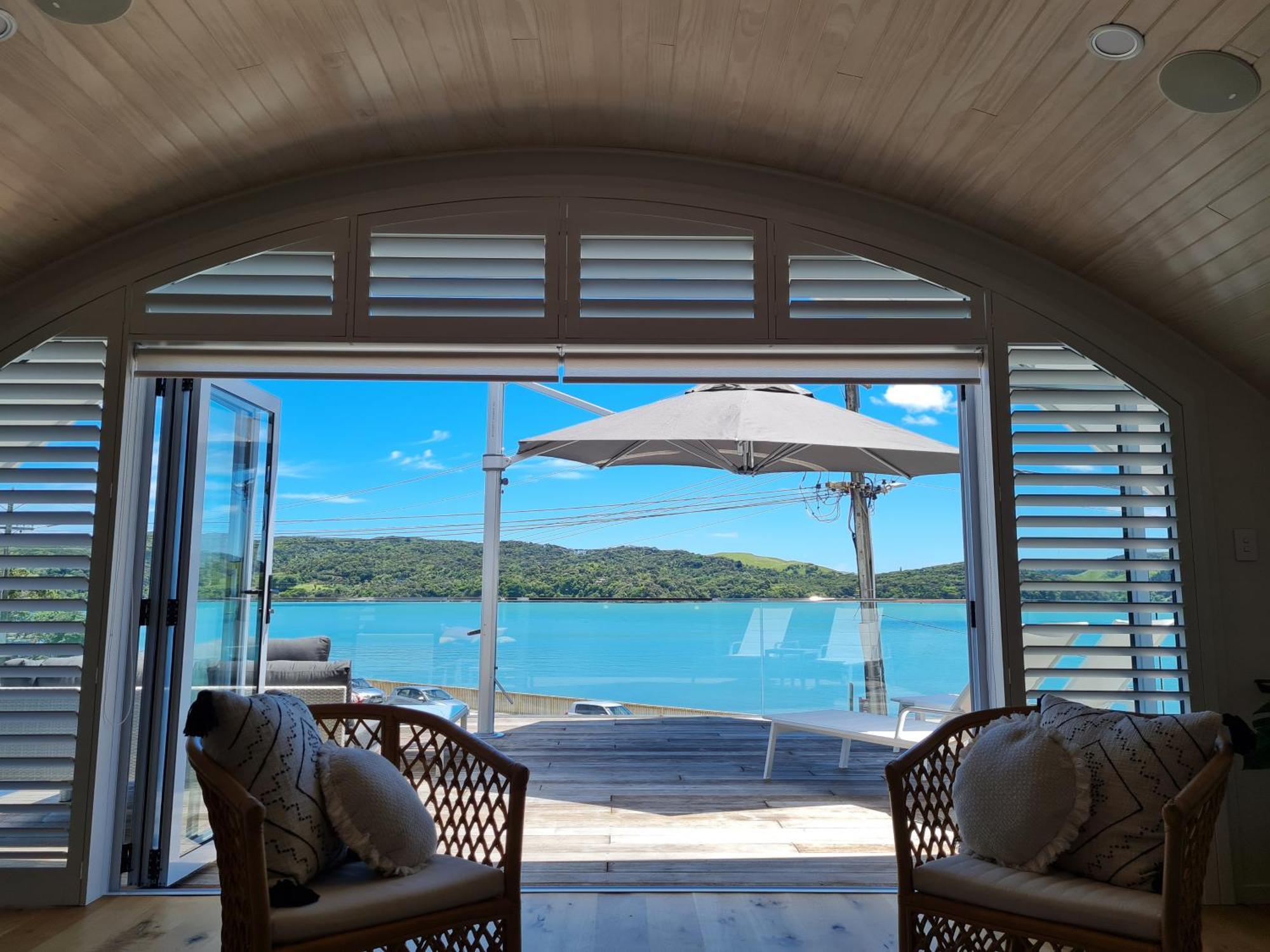 The Boatshed, Luxury Waterfront Accommodation Raglan Exterior photo