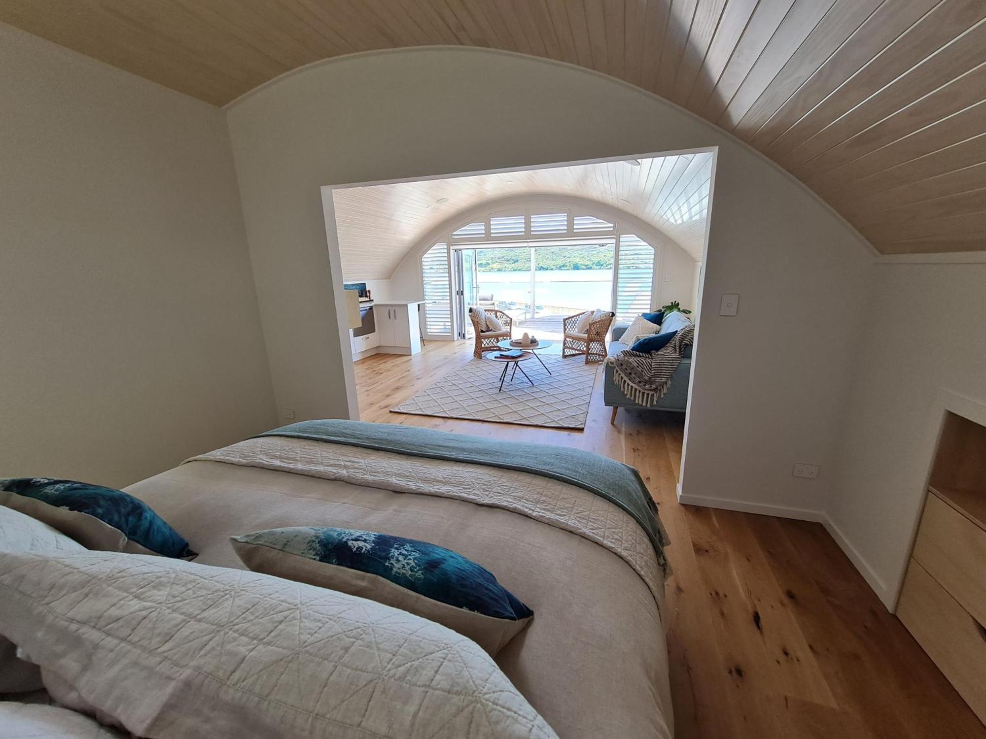 The Boatshed, Luxury Waterfront Accommodation Raglan Exterior photo