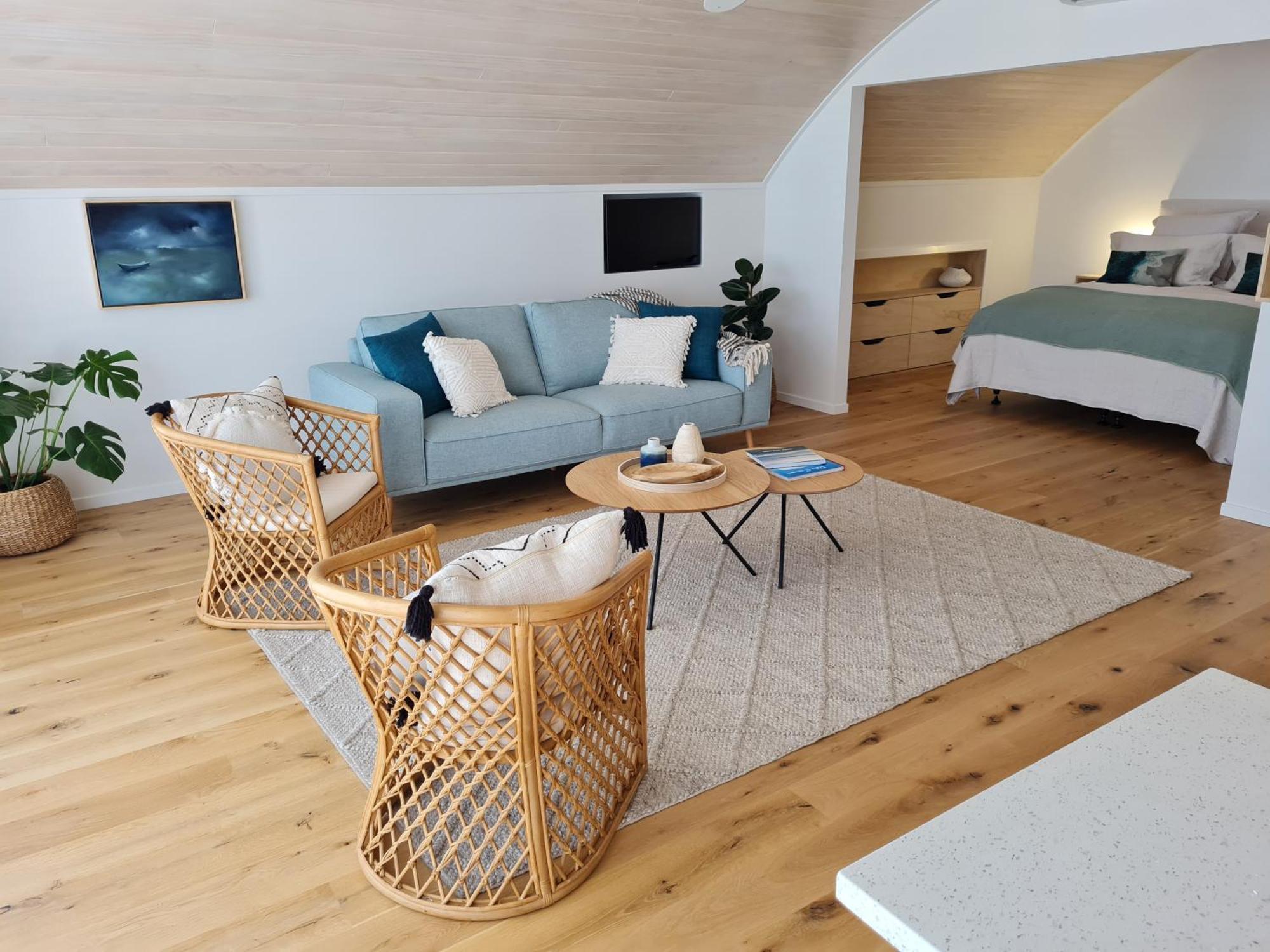 The Boatshed, Luxury Waterfront Accommodation Raglan Exterior photo