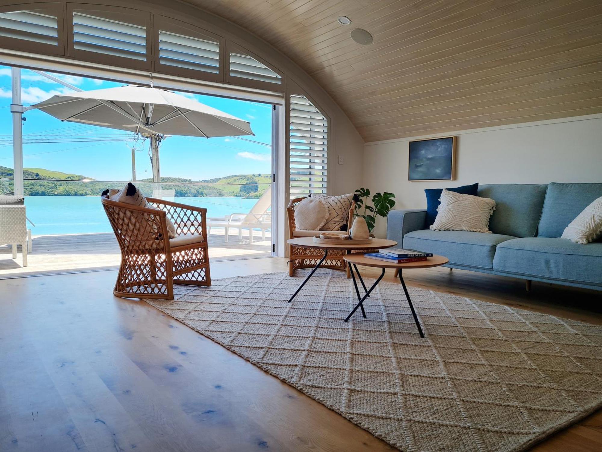 The Boatshed, Luxury Waterfront Accommodation Raglan Exterior photo
